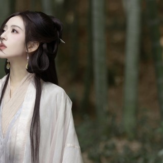 一手托腮可爱清纯美女竹林古风漂亮美女何瑞贤高清壁纸-墨鱼部落格.jpg