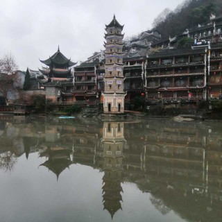 凤凰古城沱江coubgv5vf4iaax9raaiggeu67kk994.jpg