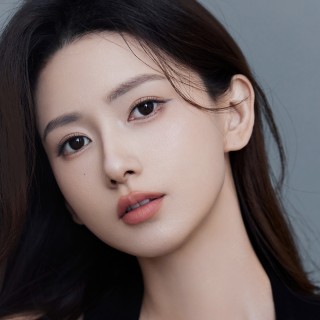 绿色草地 美女高清美女 王秋紫 电脑桌面壁纸-墨鱼部落格.jpg