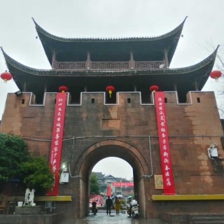 凤凰古城沱江coubgv5vfbiaitj4aabkarcxxoc723.jpg