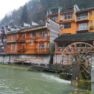 凤凰古城沱江coubgv5vf06aa0p_aa2mztsyhsa518.jpg