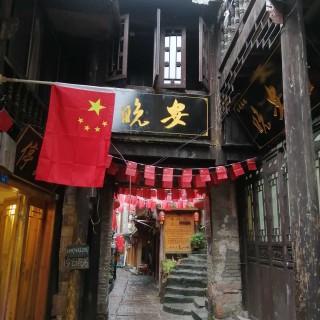 凤凰古城沱江coubgv5vfzcameosaaolcpmjk1o515.jpg