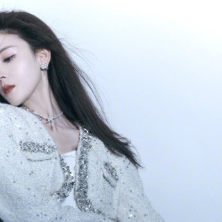 绿色草地 美女陈瑶 长发 侧颜 美女壁纸-墨鱼部落格.jpg